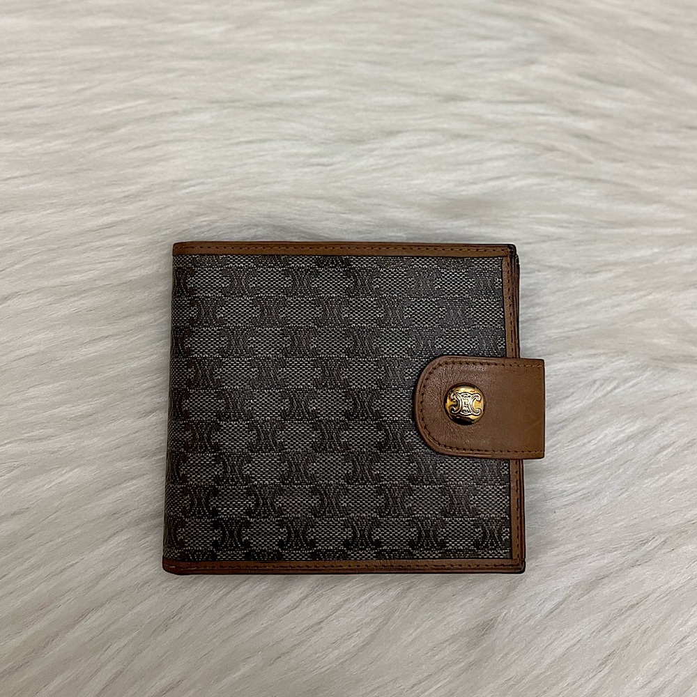 CELINE - GRAY TAN MACADAM TRIOMPHE COMPACT KISSLOCK BIFOLD WALLET - Picture 2 of 12